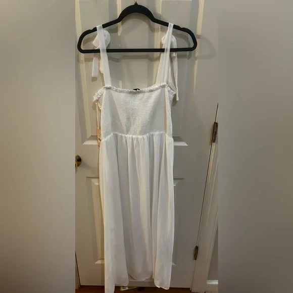 NWT Black Tape Women's Tied-Strap Smocked Maxi Dress - Picture 3 of 6